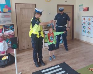 Jaworscy policjanci z wizytą u przedszkolaków w Paszowicach