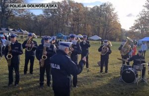 Pomagamy, chronimy i … gramy! Wrocławska Orkiestra Policyjna na imprezie charytatywnej