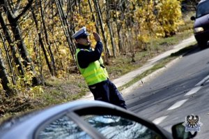 Akcja ZNICZ trwa - dziś kolejny dzień spodziewanego dużego natężenia ruchu na drogach. Bądźmy ostrożni!