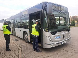 Kontrole jaworskiej drogówki pod kątem realizowania obowiązujących obostrzeń wciąż trwają