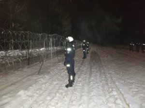 Jaworscy policjanci pełnią służbę na granicy z Białorusią