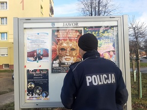 „Promocja zawodu policjanta” - plakaty na tablicach miejskich, przystankach autobusowych, w szkołach i w prasie