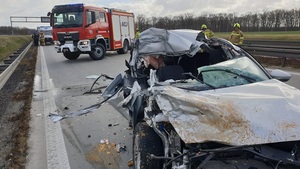 Osobówką w TIR-a. Policja apeluje do kierowców o ostrożność