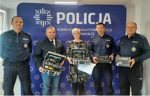 Nowe alkomaty, narkotester i latarki dla bolkowskich policjantów