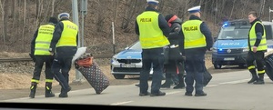 „Chronić i pomagać”. Jaworscy policjanci na granicy polsko-ukraińskiej