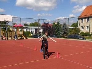 Profilaktyk z jaworskiej komendy egzaminował na kartę rowerową