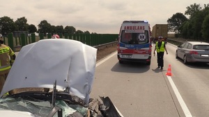 Zmęczenie i zaśnięcie kierowcy przyczyną wczorajszej kolizji na A4. Policja apeluje o ostrożność!