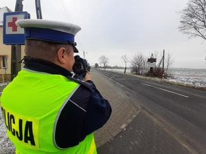 Trwają działania policjantów jaworskiej drogówki pn. „PRĘDKOŚĆ I UPRAWNIENIA”