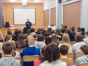 Dzień Bezpiecznego Internetu, czyli wizyta jaworskich policjantów w Zespole Szkolno – Przedszkolnym w Piotrowicach