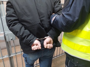Dwaj poszukiwani zatrzymani przez funkcjonariuszy z Bolkowa