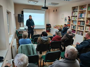 Profilaktyk z Bolkowa rozmawiał z seniorami o bezpieczeństwie