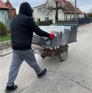 Ukradł metalowy regał na słodycze, bo nie miał gdzie trzymać swoich narzędzi