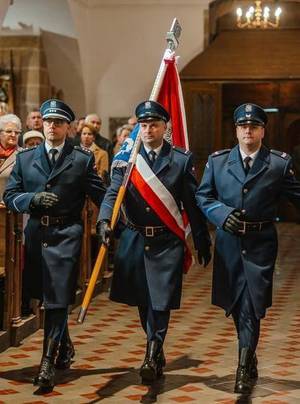 Sztandar Komendy Powiatowej Policji w Jaworze – symbol uznania, godności i dumy