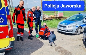 Groźny upadek motorowerzysty