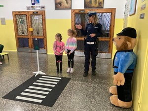 O bezpieczeństwie w ruchu drogowym z dziećmi z Wiadrowa.