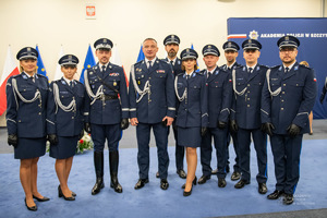 JAWORSKA POLICJANTKA WŚRÓD 100 NOWYCH OFICERÓW POLSKIEJ POLICJI