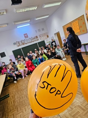 „DZIECIŃSTWO BEZ PRZEMOCY” Z JAWORSKĄ POLICJĄ