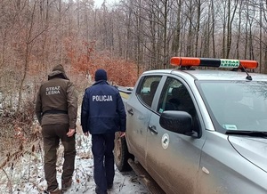 WSPÓLNE KONTROLE JAWORSKICH POLICJANTÓW I STRAŻNIKÓW LEŚNYCH