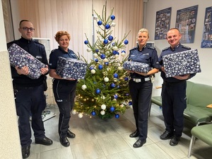 ŚWIĄTECZNE ŻYCZENIA ORAZ APEL O ROZWAGĘ DO KIEROWCÓW OD JAWORSKICH POLICJANTÓW!