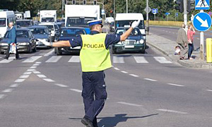 Czy wiesz, jak się zachować, gdy policjant kieruje ruchem?