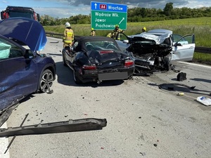 Groźne zdarzenie drogowe na A4. Kierowco! Włącz myślenie i jedź ostrożnie!