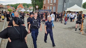 Jaworscy policjanci dbają o bezpieczeństwo uczestników CASTLE PARTY