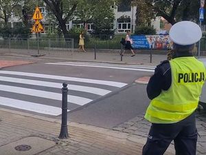 JUTRO W SZKOŁACH ZABRZMI PIERWSZY DZWONEK. WSPÓLNIE ZADBAJMY O BEZPIECZEŃSTWO UCZNIÓW!