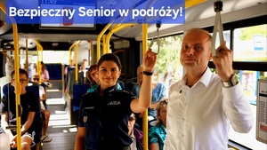 „SENIOR W DRODZE - BEZPIECZNA PODRÓŻ AUTOBUSEM”. Kolejny film prewencyjny jaworskiej Policji