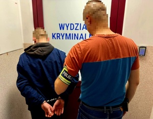 Wrócił na Wszystkich Świętych… i trafił prosto za kratki. Poszukiwany listem gończym w rękach jaworskich kryminalnych