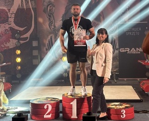 Siła w mundurze- jaworski funkcjonariusz zdobył złoty medal podczas Mistrzostw Polski Niepodległej Służb Mundurowych w Złotoryi