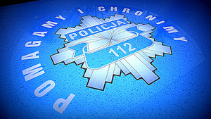 Zgubiła drogę do domu – szybka reakcja mieszkańca i policjantów zapobiegła tragedii