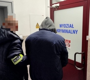 Podszywał się pod inne osoby i zakładał dziesiątki rachunków bankowych. Mieszkaniec powiatu jaworskiego usłyszał już zarzuty