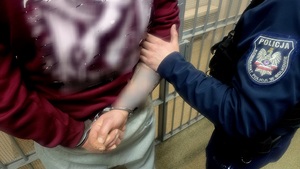 Niebezpieczna jazda i próba ucieczki przed patrolem. Kierowca z dożywotnim zakazem zatrzymany