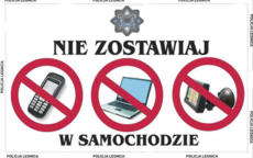 Plakat z napisem NIE ZOSTAWIAJ W SAMOCHODZIE i obrazkami umieszczonymi w znaku zakazu w postaci: telefonu komórkowego, laptopa i nawigacji