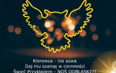 Emblemat sowy z napisem: Kierowca - nie sowa. Daj mu szansę w ciemności !Noś odblaski cały rok! Świeć przykładem -NOŚ ODBLASK!!!