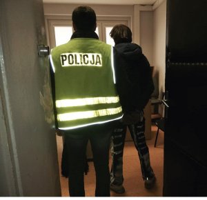 Policjant z zatrzymanym