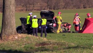 Tragiczny wypadek pod Sichowem - cztery osoby nie żyją. Policja apeluje do kierowców o ostrożność i rozwagę.