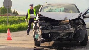 Kolejne wymuszenie pierwszeństwa przejazdu na drogach powiatu jaworskiego. Policja apeluje do kierowców o ostrożność.