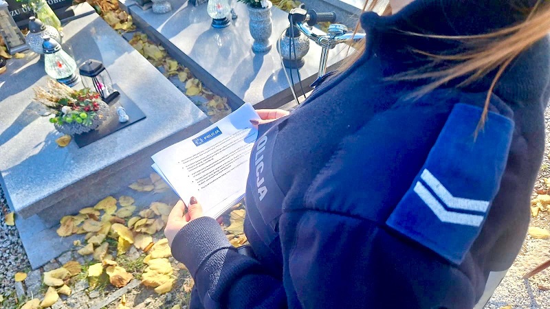 Działania profilaktyczne policji w Jaworze przed Dniem Wszystkich Świętych